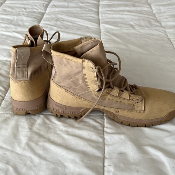 Nike Boots - Picture 4 of 7